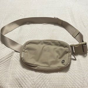Lululemon Everywhere Belt Bag 1L- color Trench- it has been used